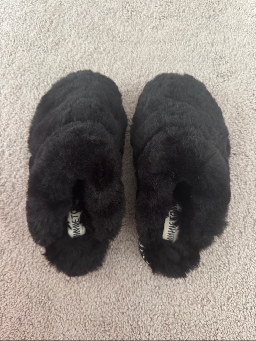 Minnetonka Black Fuzzy Women's Slippers